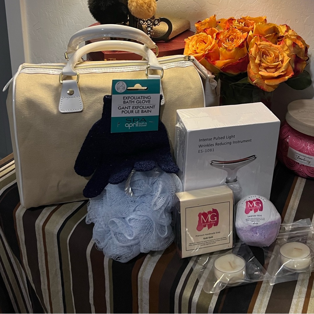 Face and Body Bundle w Intense Pulse light Wrinkle Reducing Instrument - Picture 4 of 13